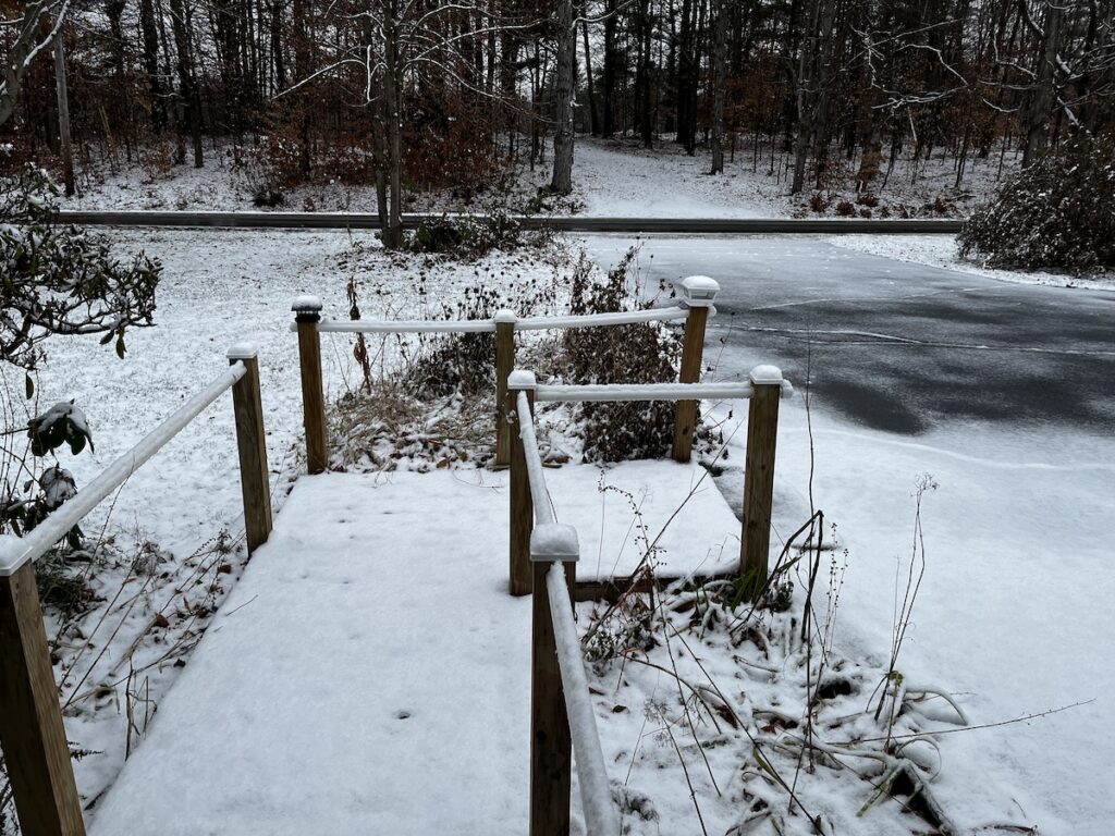 Snow, 1" or less, on front walk and yard, first of the season.